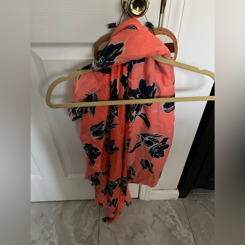 Old Navy scarf euc - Picture 2 of 3